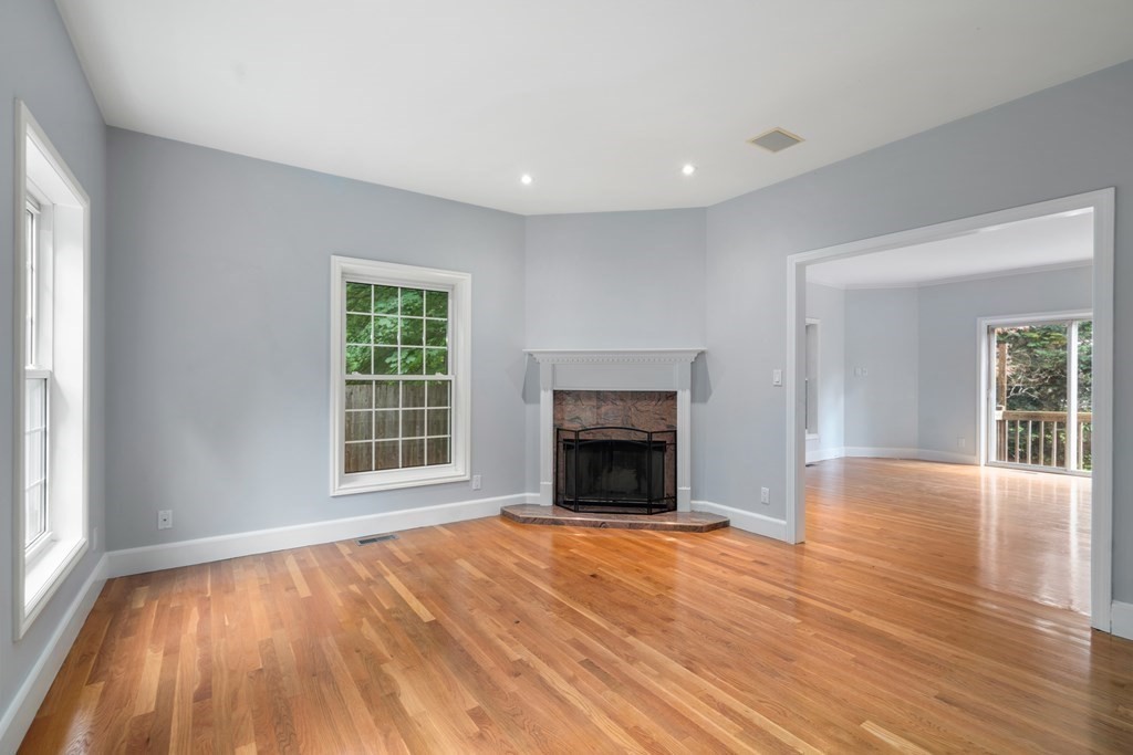 67 Smith Street Wellesley, MA 02482 - Photo 10 of 27