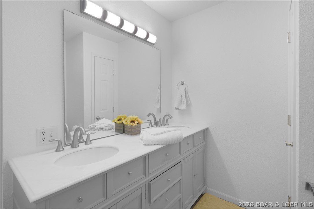 1744 Susan Road Lake Ozark, MO 65049 - Photo 38 of 79