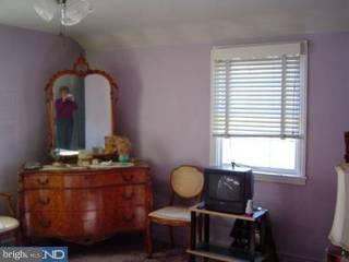 7 East Manoa Road Havertown, PA 19083 - Photo 4 of 6