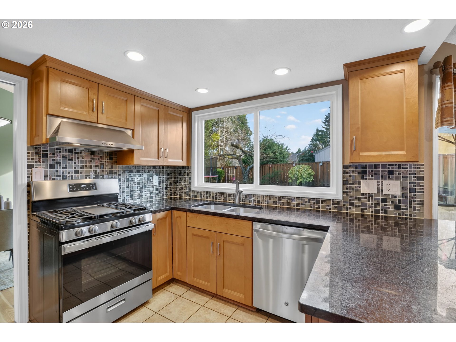 10964 Southwest 118th Court Tigard, OR 97223 - Photo 13 of 47