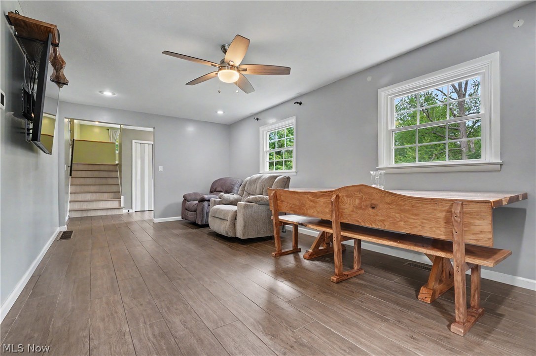 952 Ravenna Road Kent, OH 44240 - Photo 5 of 37 Large, open living room area.