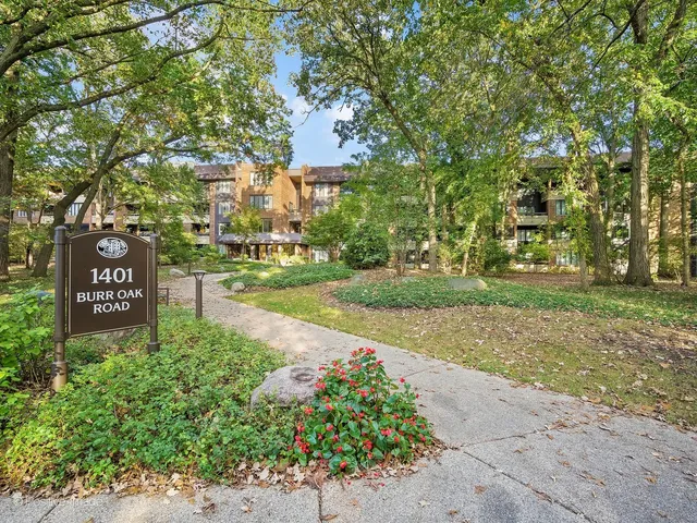 $544,900 | 1401 Burr Oak Road, Unit 114B, Hinsdale, IL 60521