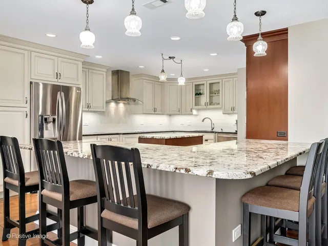 $544,900 | 1401 Burr Oak Road, Unit 114B, Hinsdale, IL 60521