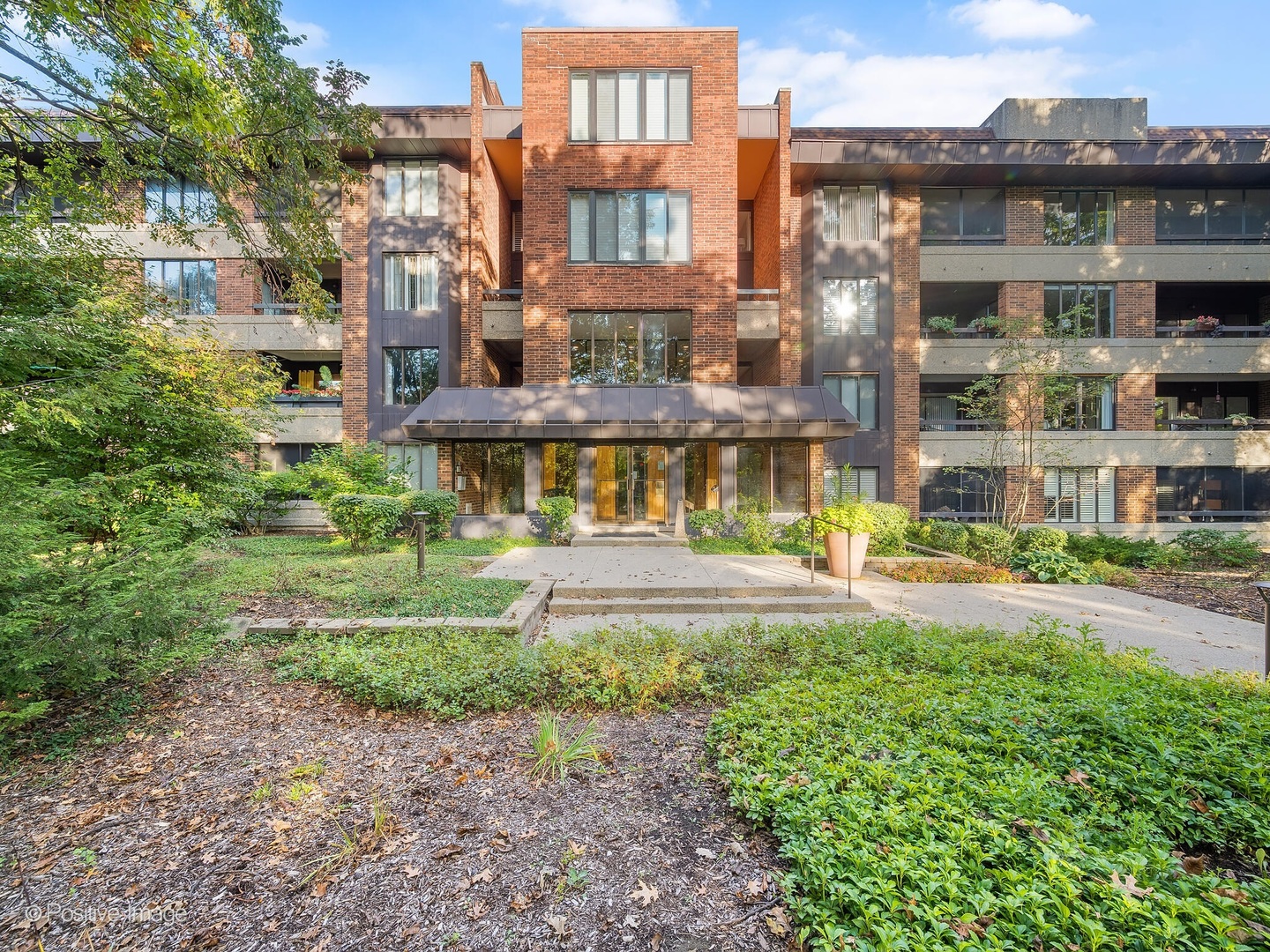 1401 Burr Oak Road, Unit 114B Hinsdale, IL 60521 - Photo 3 of 40