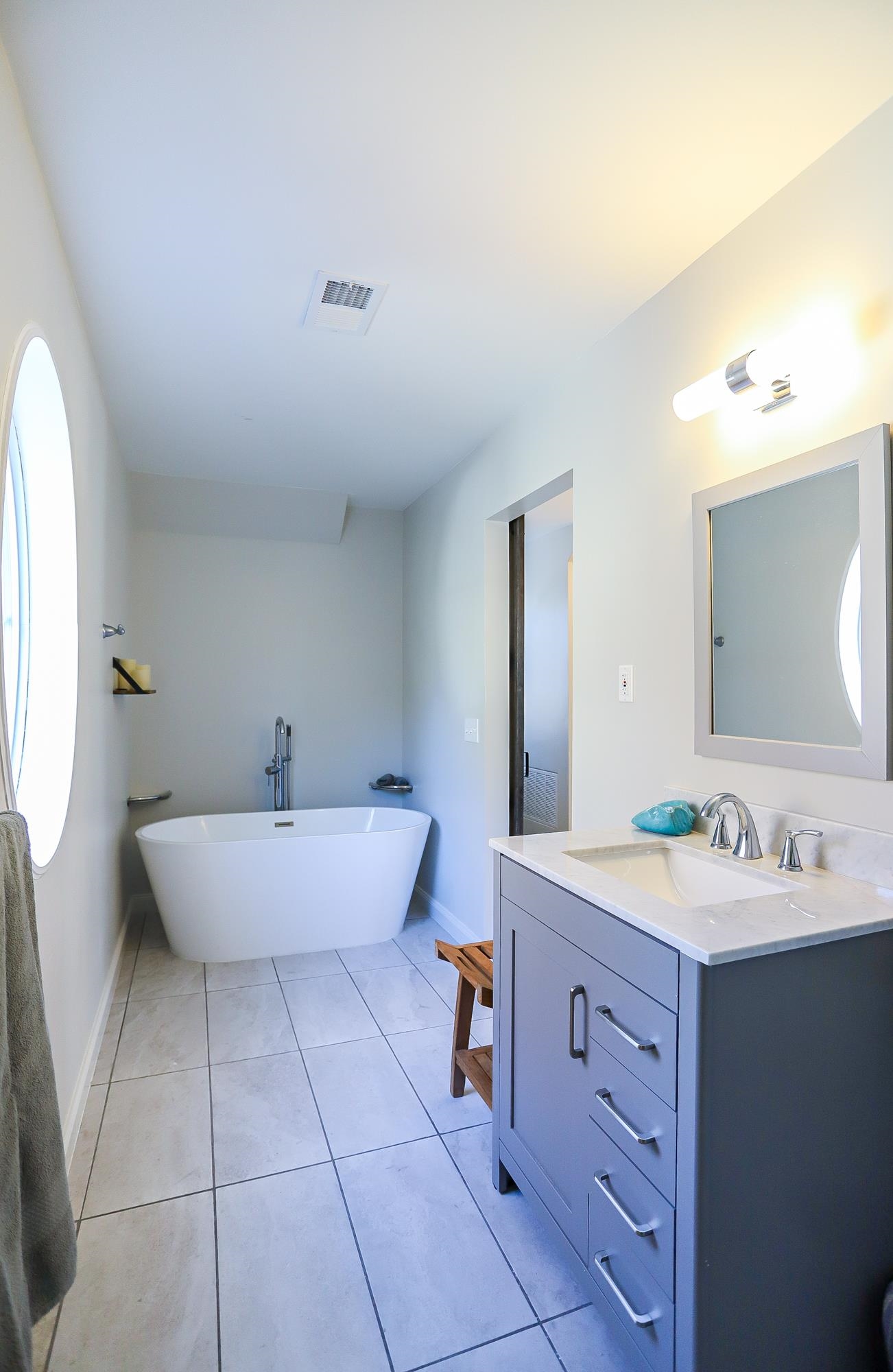 18 Cedarbrook Road Cape May, NJ 08204 - Photo 26 of 44 a spacious bathroom with a bathtub sink and mirror