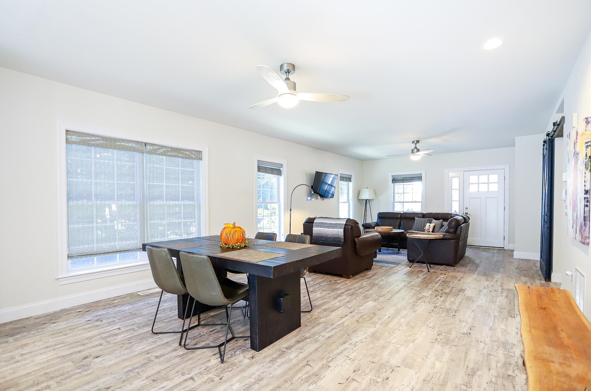 18 Cedarbrook Road Cape May, NJ 08204 - Photo 5 of 44 a living room with furniture and wooden floor