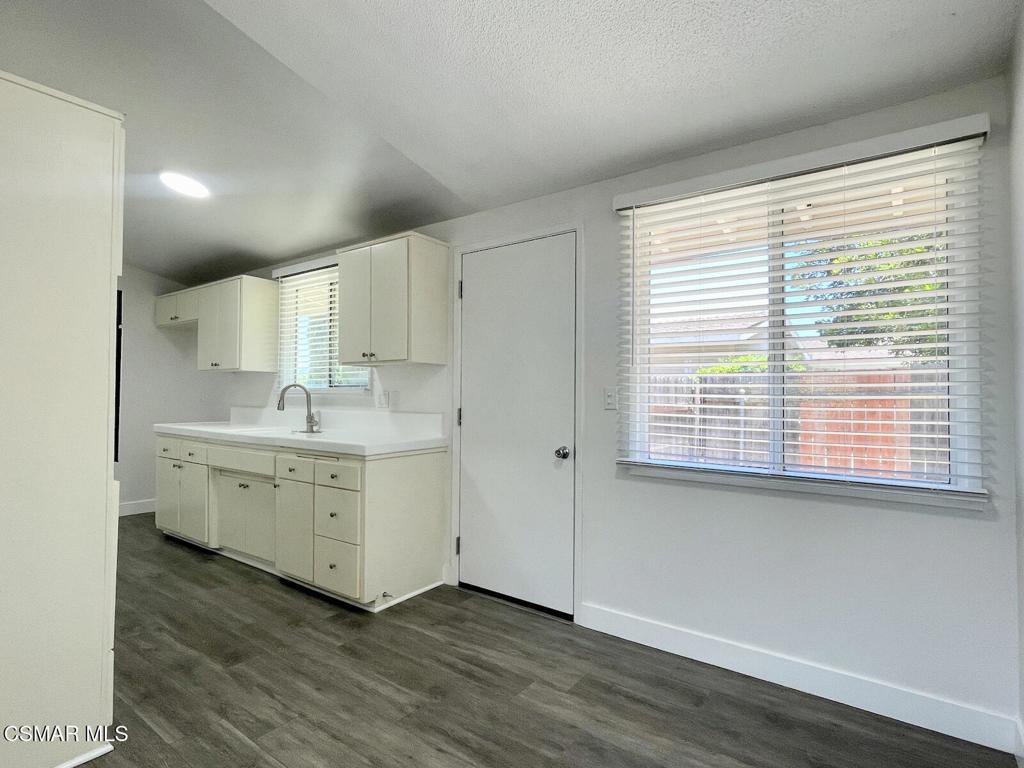 1507 Buster Street Simi Valley, CA 93065 - Photo 11 of 32