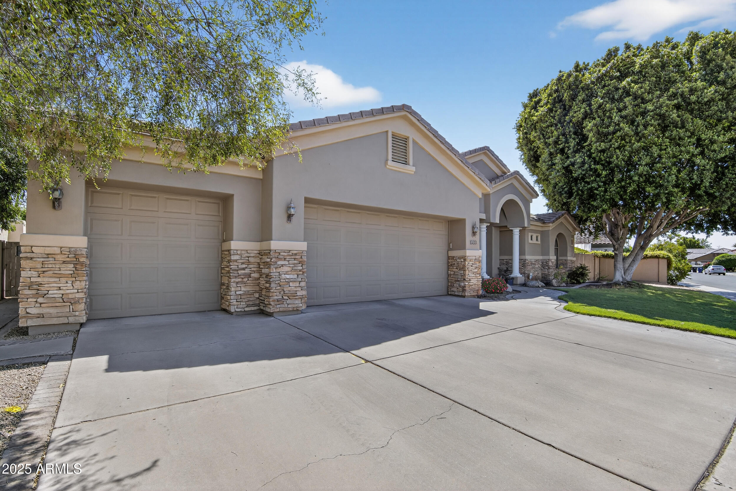 1333 North Cliffside Drive Gilbert, AZ 85234 - Photo 3 of 100 a front view of a house with a yard and garage
