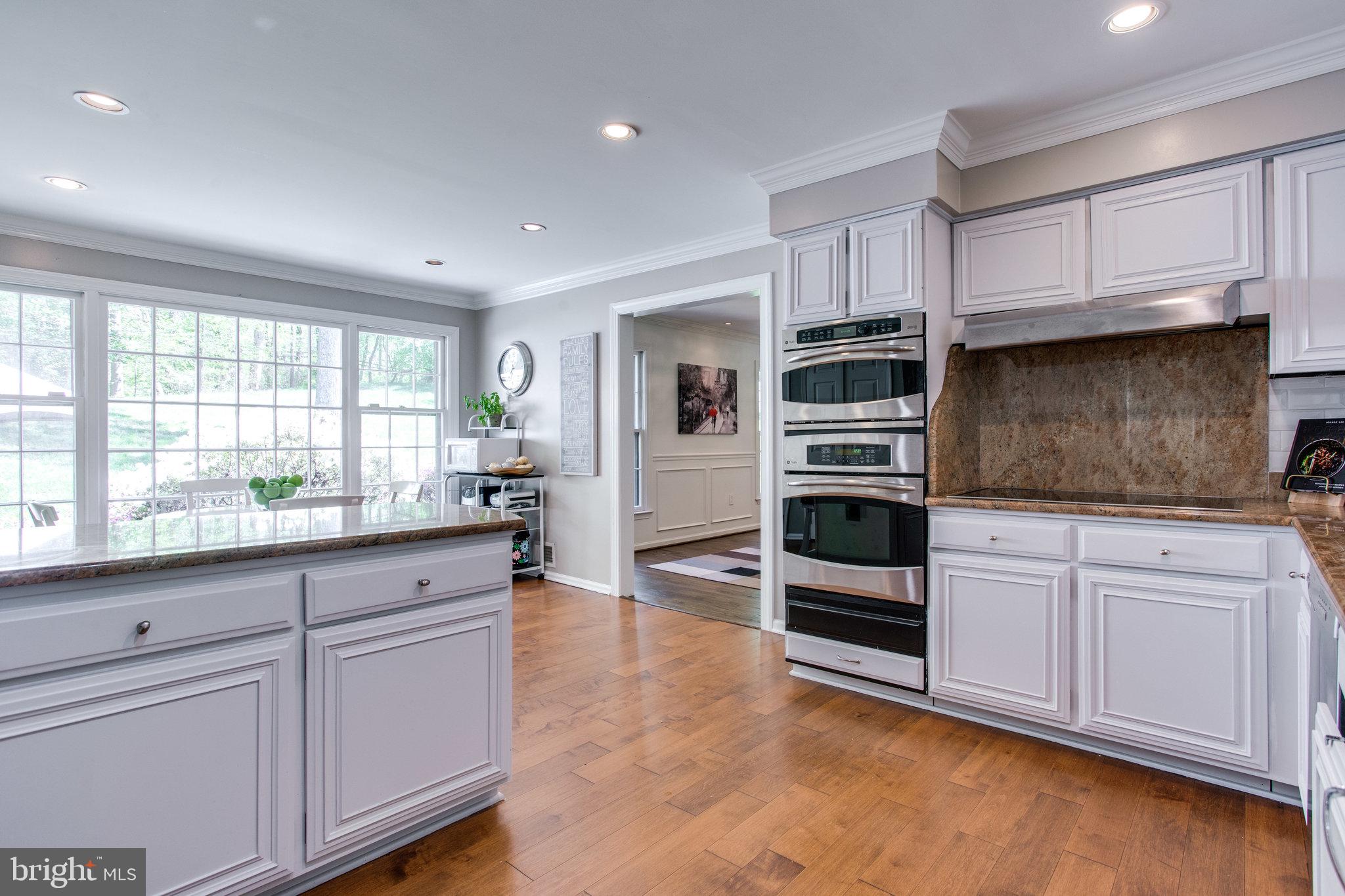 1079 Old Cedar Road McLean, VA 22102 - Photo 15 of 38 Kitchen w/eat-in nook