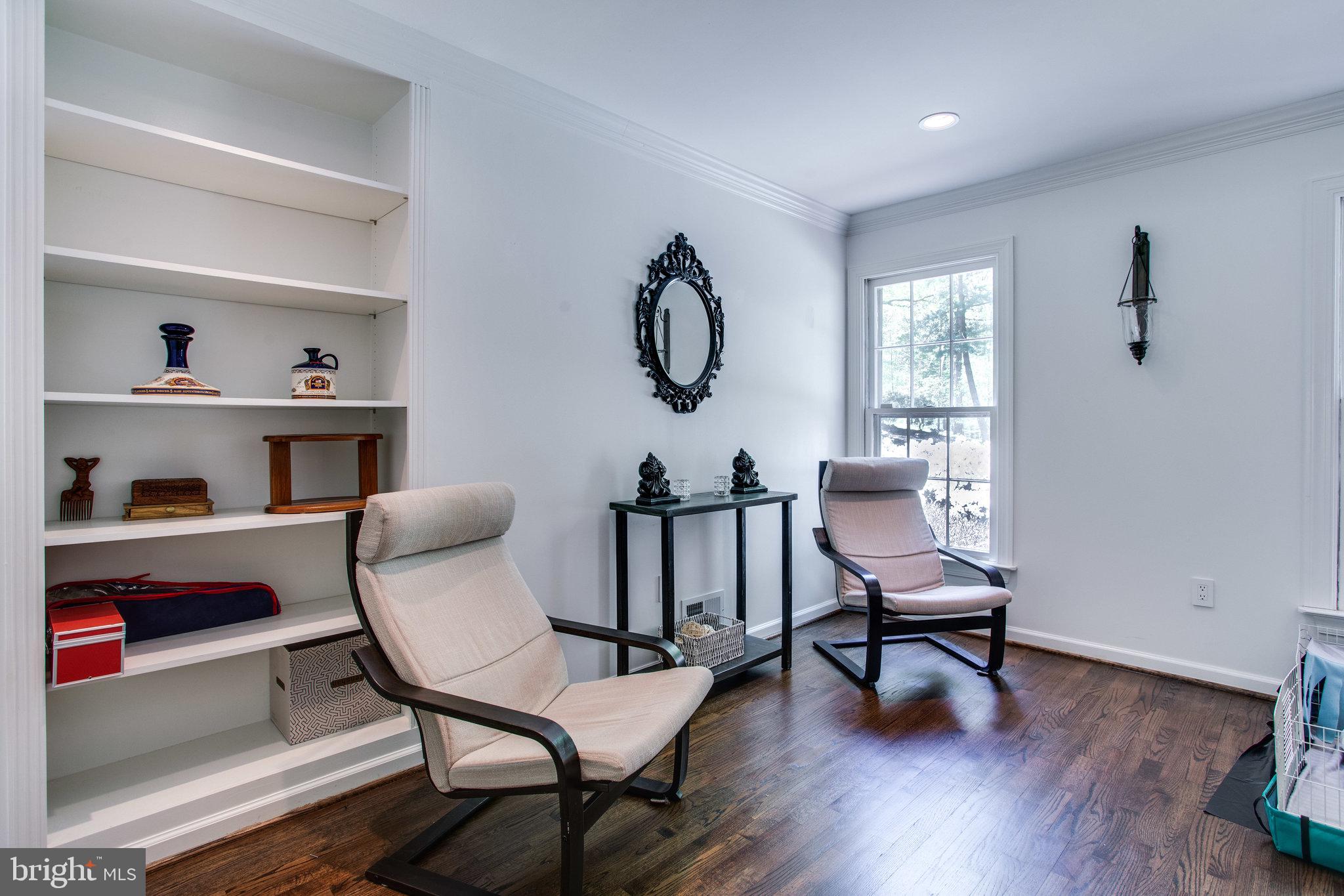 1079 Old Cedar Road McLean, VA 22102 - Photo 22 of 38 Separate library