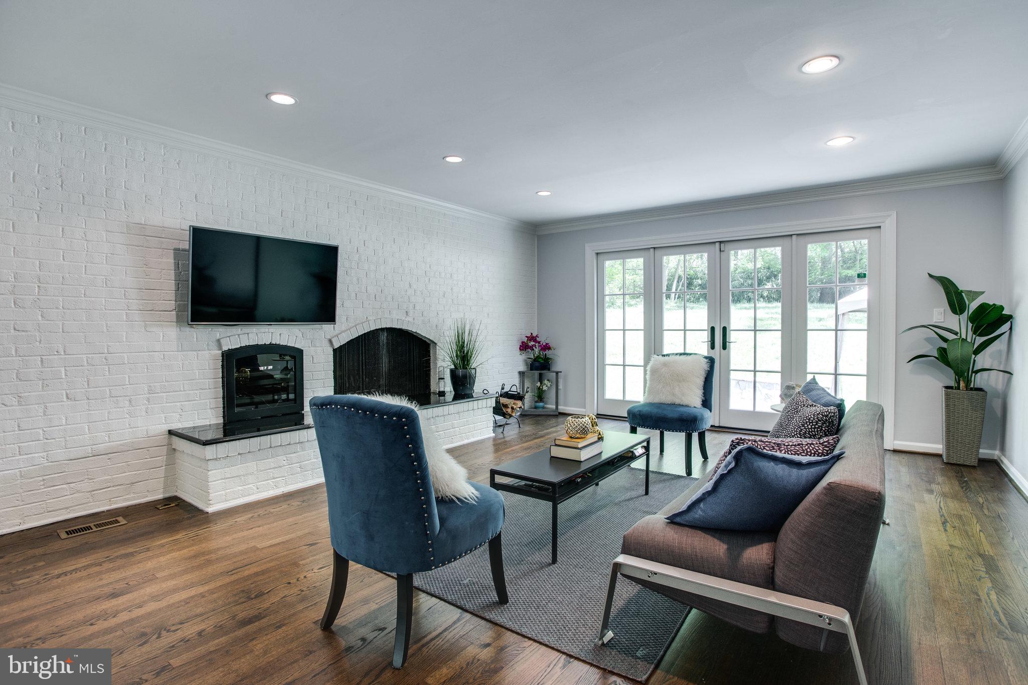 1079 Old Cedar Road McLean, VA 22102 - Photo 23 of 38 Family room-wood burning fire place