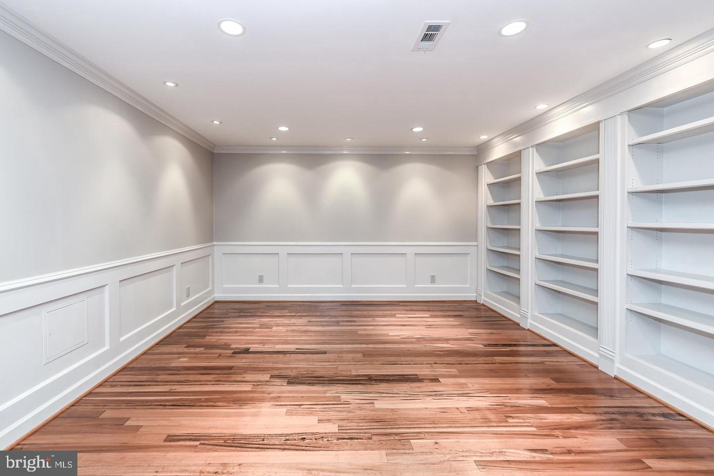 1079 Old Cedar Road McLean, VA 22102 - Photo 34 of 38 More built-ins