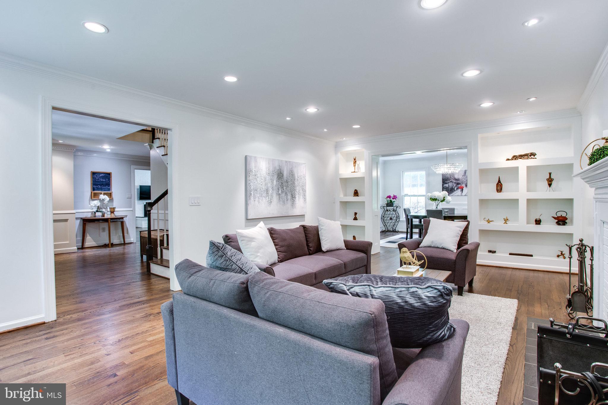 1079 Old Cedar Road McLean, VA 22102 - Photo 6 of 38 Living room
