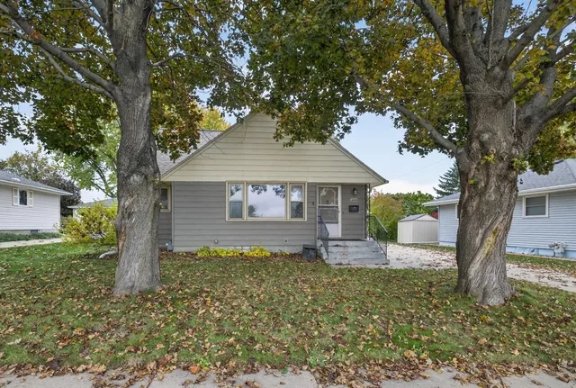 $260,000 | 1500 16 1/2 Avenue Northwest, Rochester, MN 55901