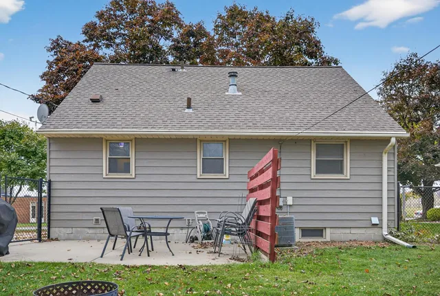 $260,000 | 1500 16 1/2 Avenue Northwest, Rochester, MN 55901