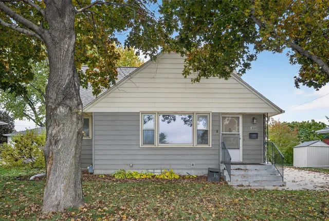 $260,000 | 1500 16 1/2 Avenue Northwest, Rochester, MN 55901