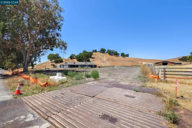 $2,100,000 | 1610 Lawrence Road, Danville, CA 94506