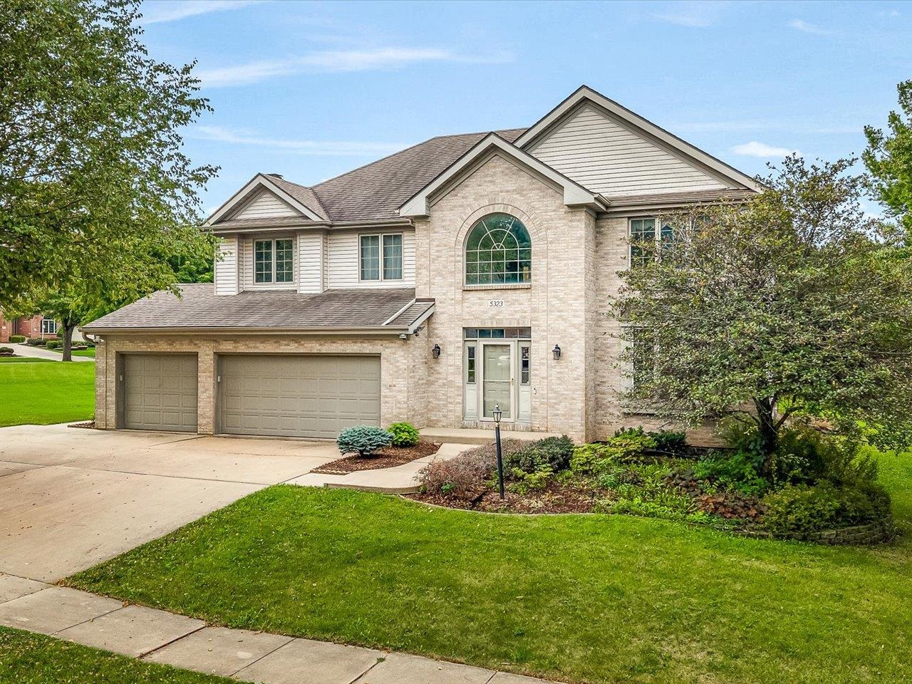 5323 Regents Park Road Rockford, IL 61107 - Photo 3 of 69 Gallery Image 3