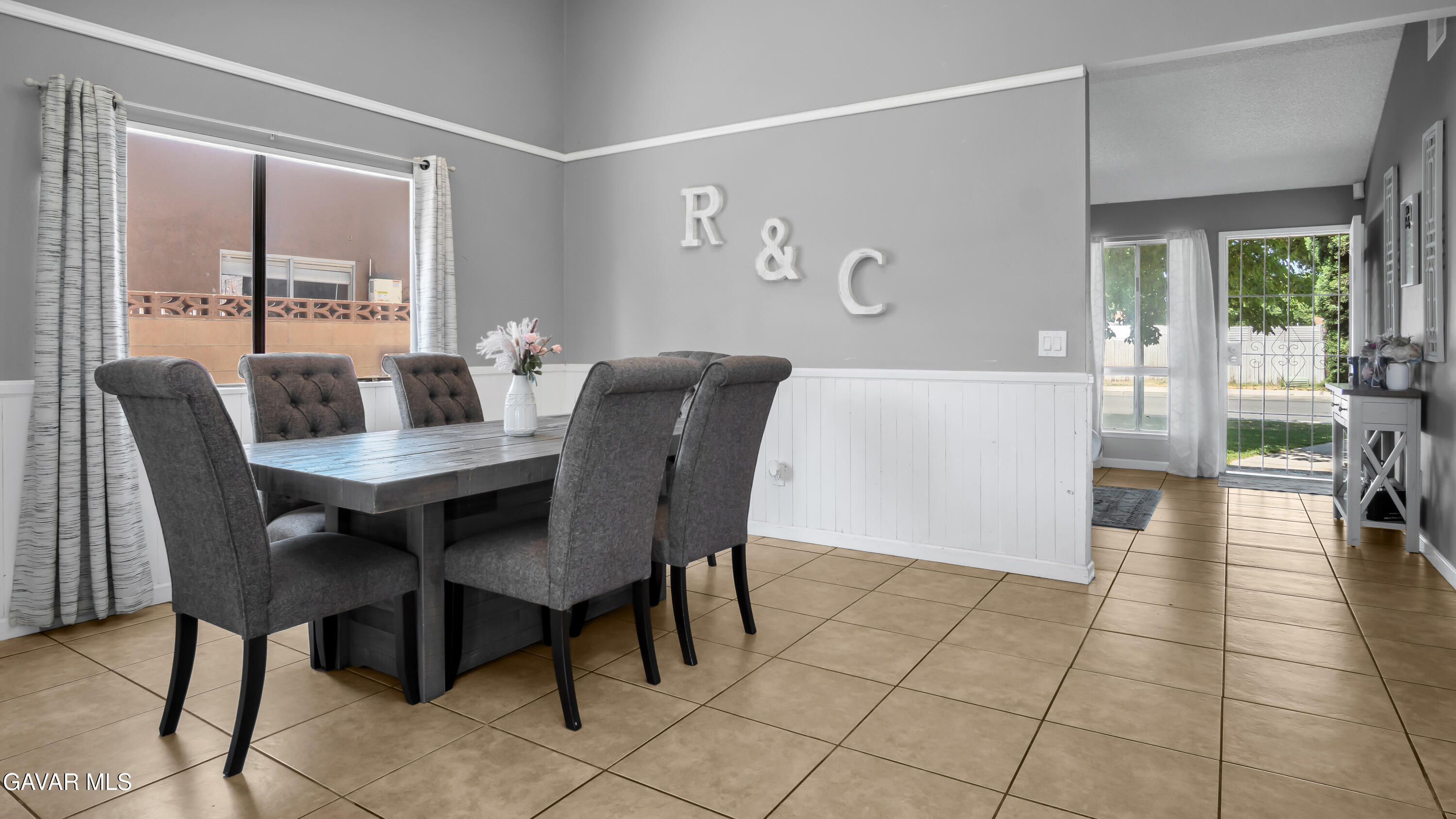 44008 Raysack Avenue Lancaster, CA 93535 - Photo 7 of 27 1-Dining