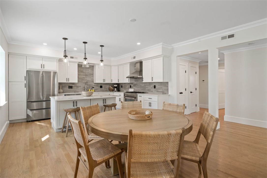 2 Eastnor Road, Unit D Newport, RI 02840 - Photo 3 of 24