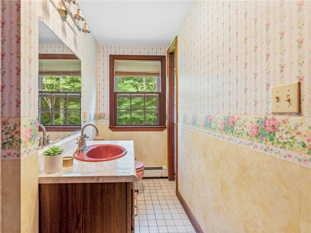 1 Winter Drive Seekonk, MA 02771 - Photo 18 of 26 Second Floor Full Bath