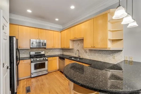 $3,500 | 331 Carpenter Drive Northeast, Unit 8, Sandy Springs, GA 30328