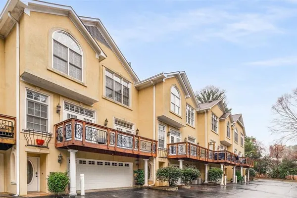 $3,500 | 331 Carpenter Drive Northeast, Unit 8, Sandy Springs, GA 30328