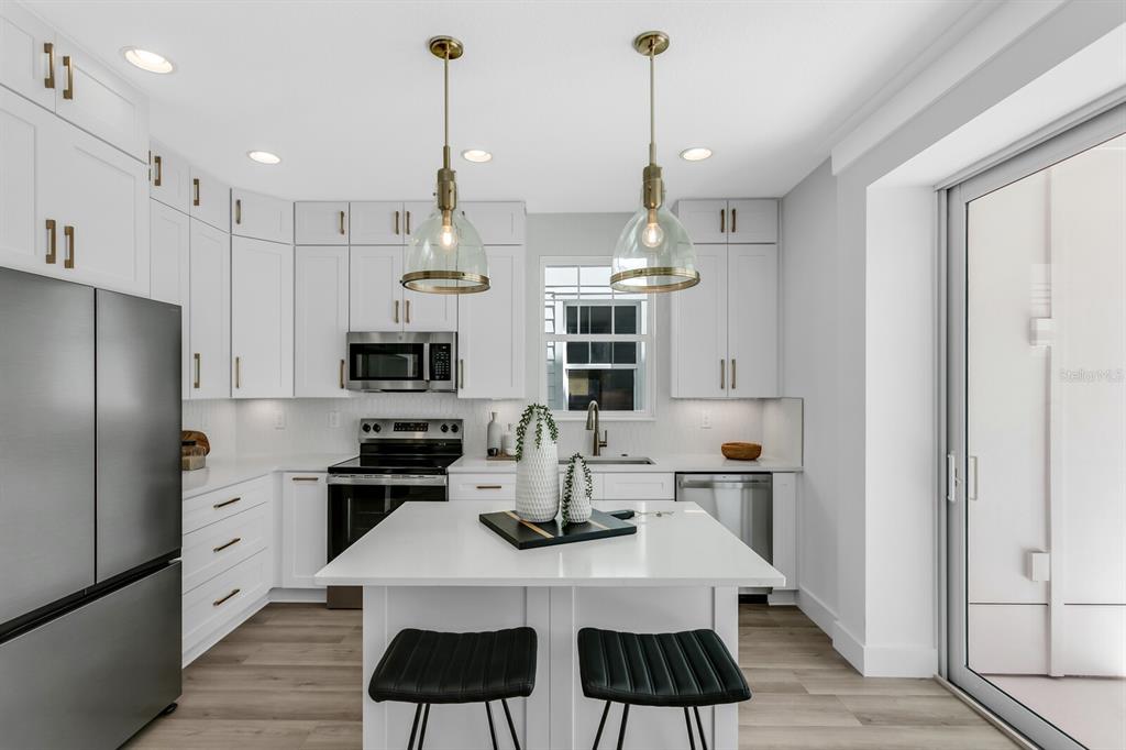 2138 West Chestnut Street Tampa, FL 33607 - Photo 2 of 42