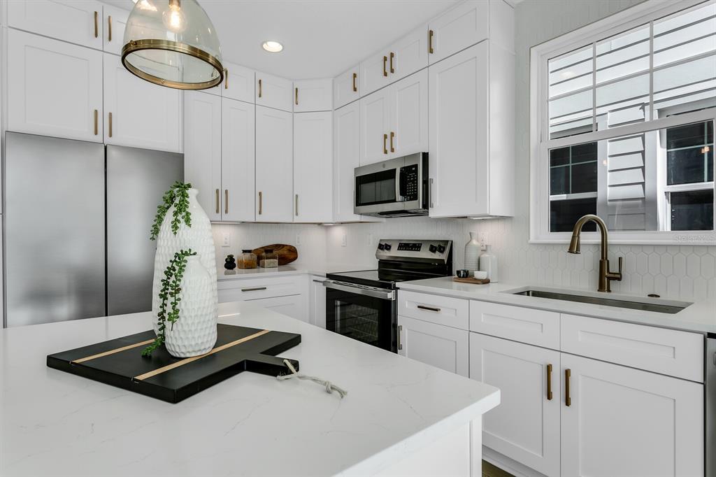 2138 West Chestnut Street Tampa, FL 33607 - Photo 8 of 42