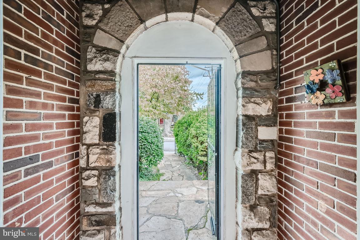 427 Hopkins Road Baltimore, MD 21212 - Photo 4 of 27