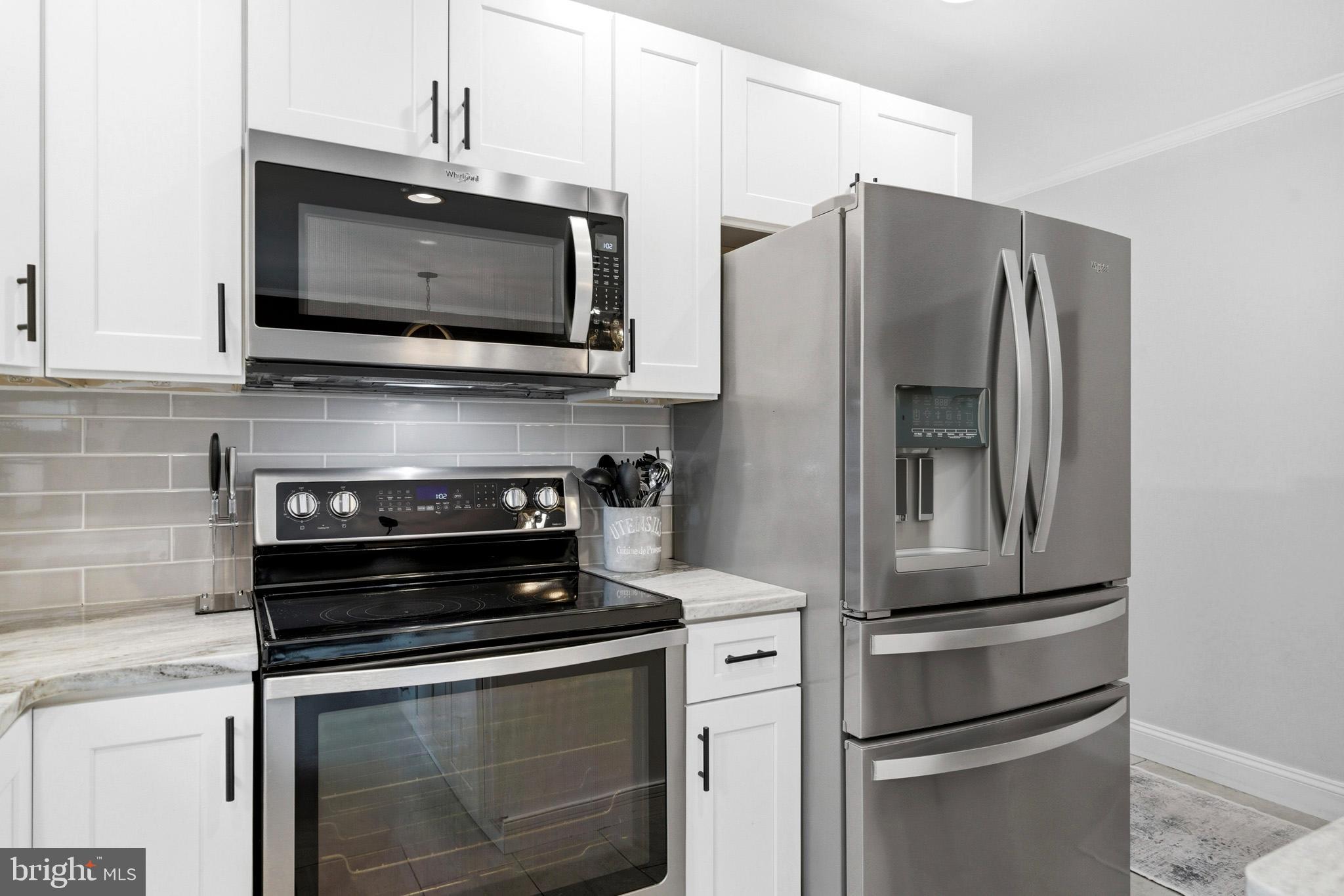 3930 Dogwood Road Port Republic, MD 20676 - Photo 20 of 48 a kitchen with stainless steel appliances and a stove top oven