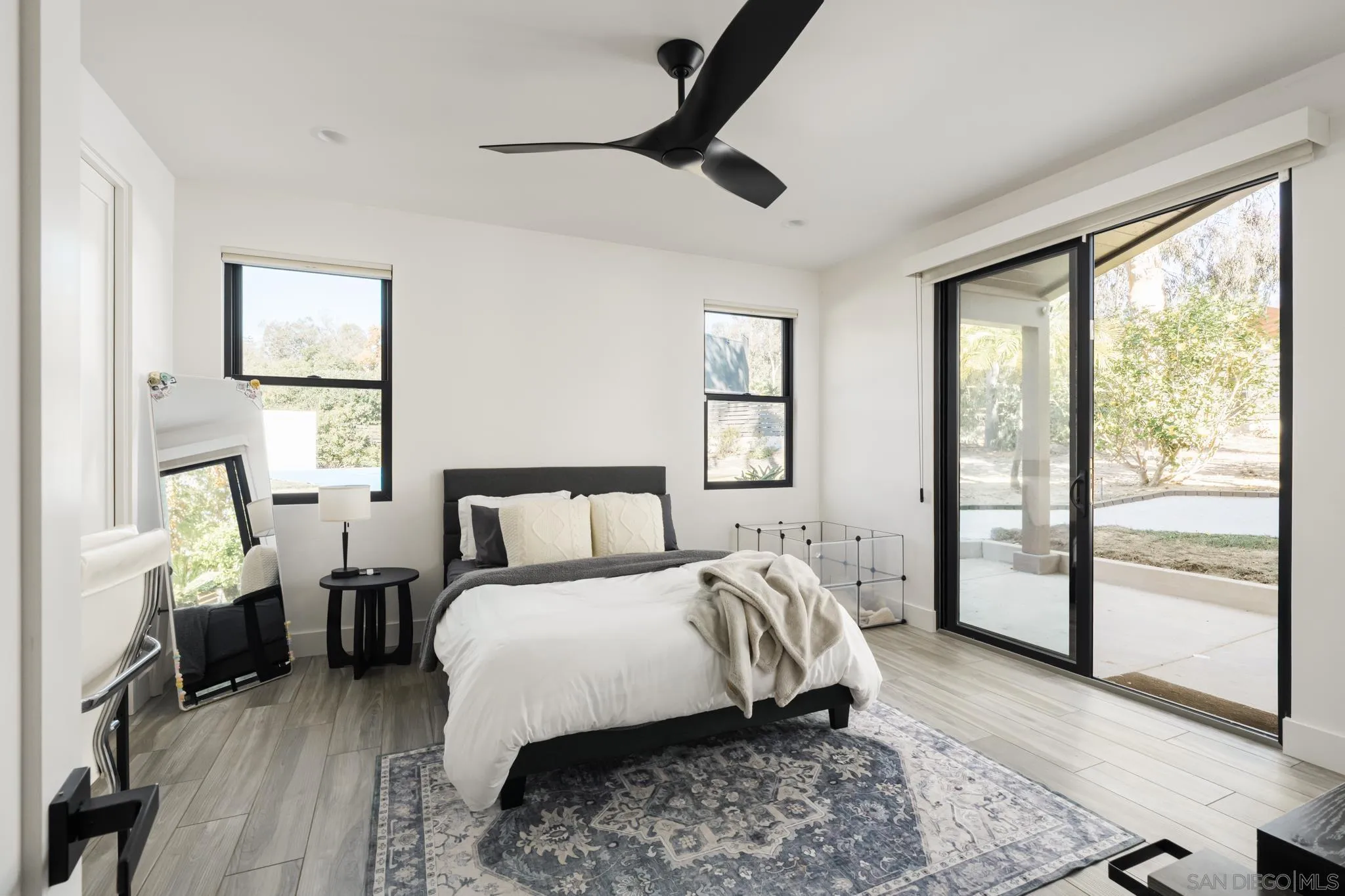 15102 Sun Valley Lane Del Mar, CA 92014 - Photo 42 of 45 a bed room with a bed and a window
