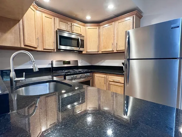 $2,800 | 8 Juniper Street, Unit 18, Brookline, MA 02445