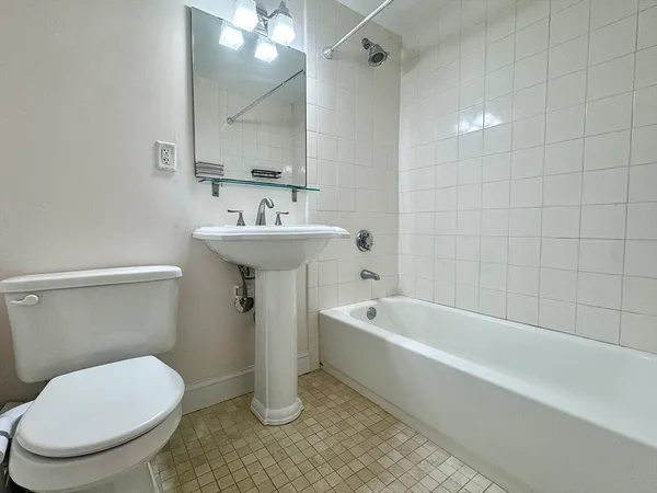 $2,800 | 8 Juniper Street, Unit 18, Brookline, MA 02445