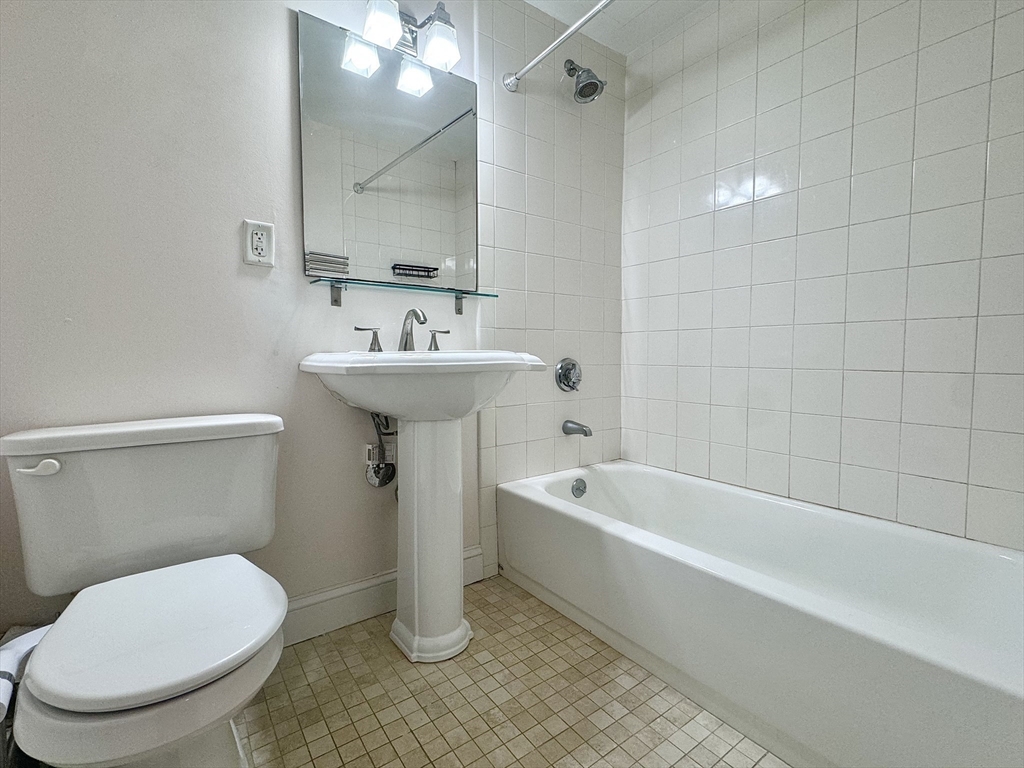 8 Juniper Street, Unit 18 Brookline, MA 02445 - Photo 4 of 12