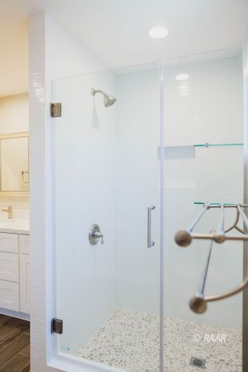 513 Suzanne Street Ridgecrest, CA 93555 - Photo 22 of 34 a bathroom with a shower