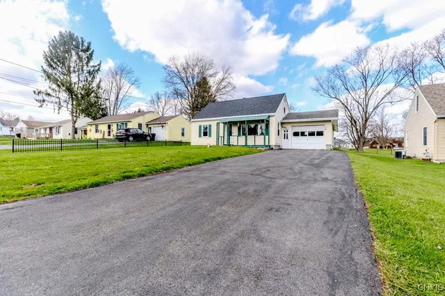 $209,900 | 109 Kendall Drive East, Manlius, NY 13057