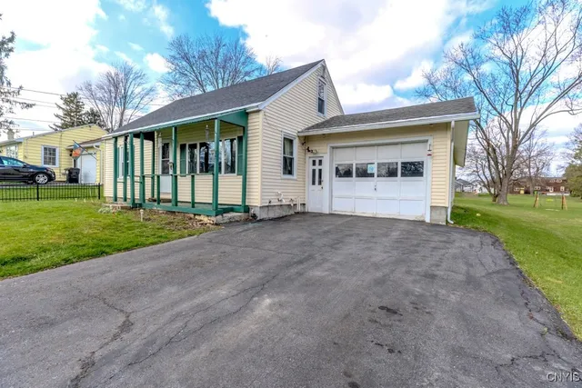 $209,900 | 109 Kendall Drive East, Manlius, NY 13057