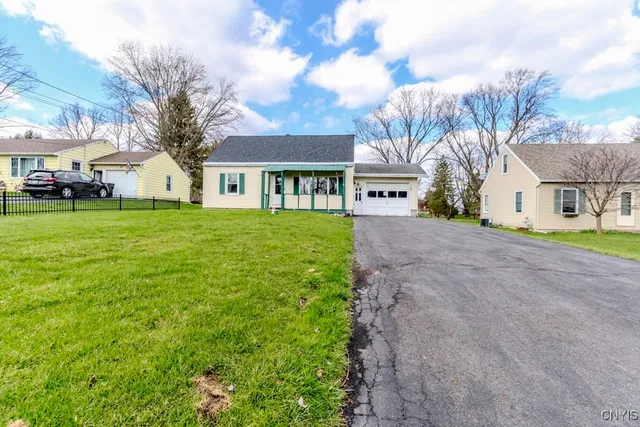 $209,900 | 109 Kendall Drive East, Manlius, NY 13057