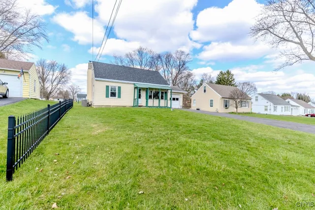 $209,900 | 109 Kendall Drive East, Manlius, NY 13057