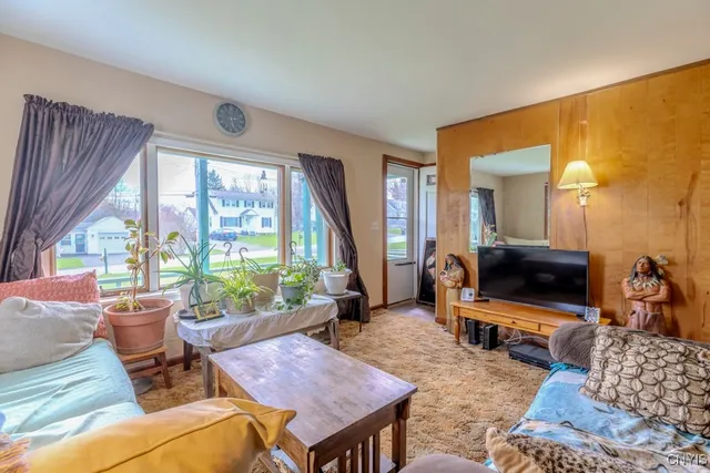 $209,900 | 109 Kendall Drive East, Manlius, NY 13057