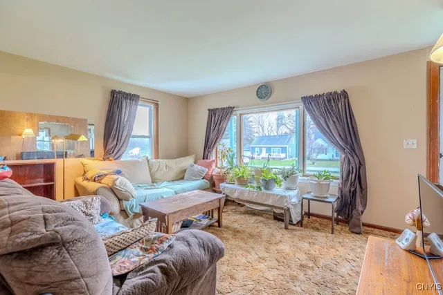 $209,900 | 109 Kendall Drive East, Manlius, NY 13057