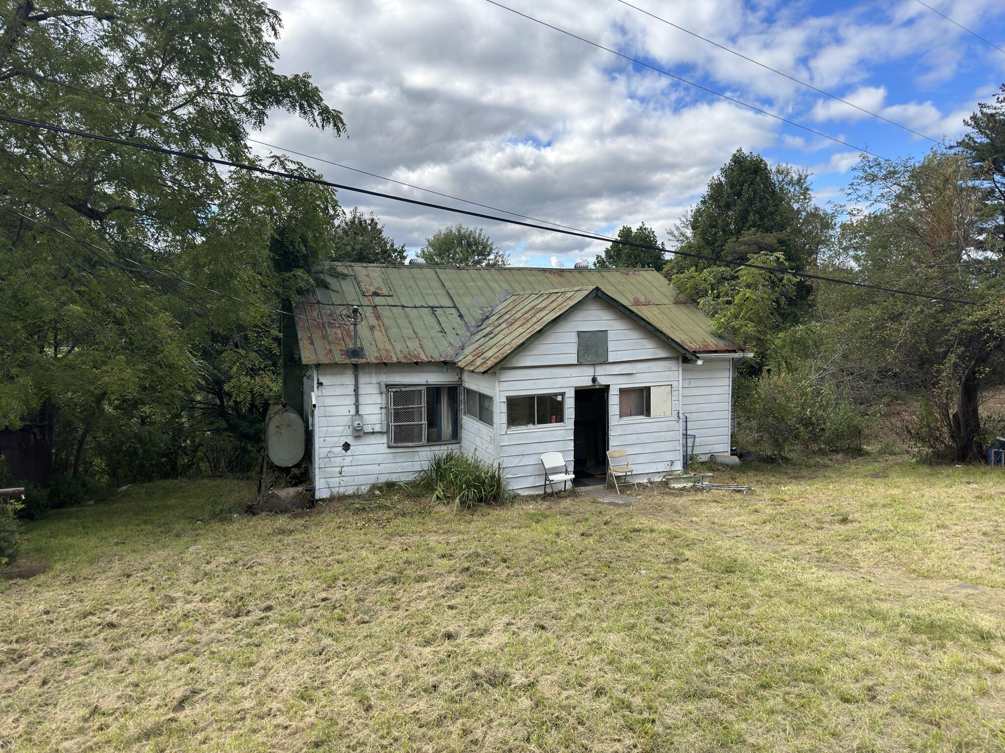2433 East Hazel Mountain Road Dante, VA 24237 - Photo 1 of 20 02488D88-112E-4DF0-914F-EC3E12157816