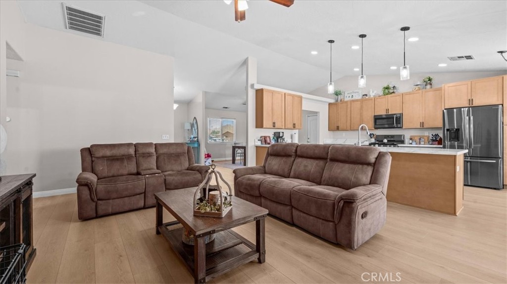 15535 Erie Road Apple Valley, CA 92307 - Photo 6 of 34