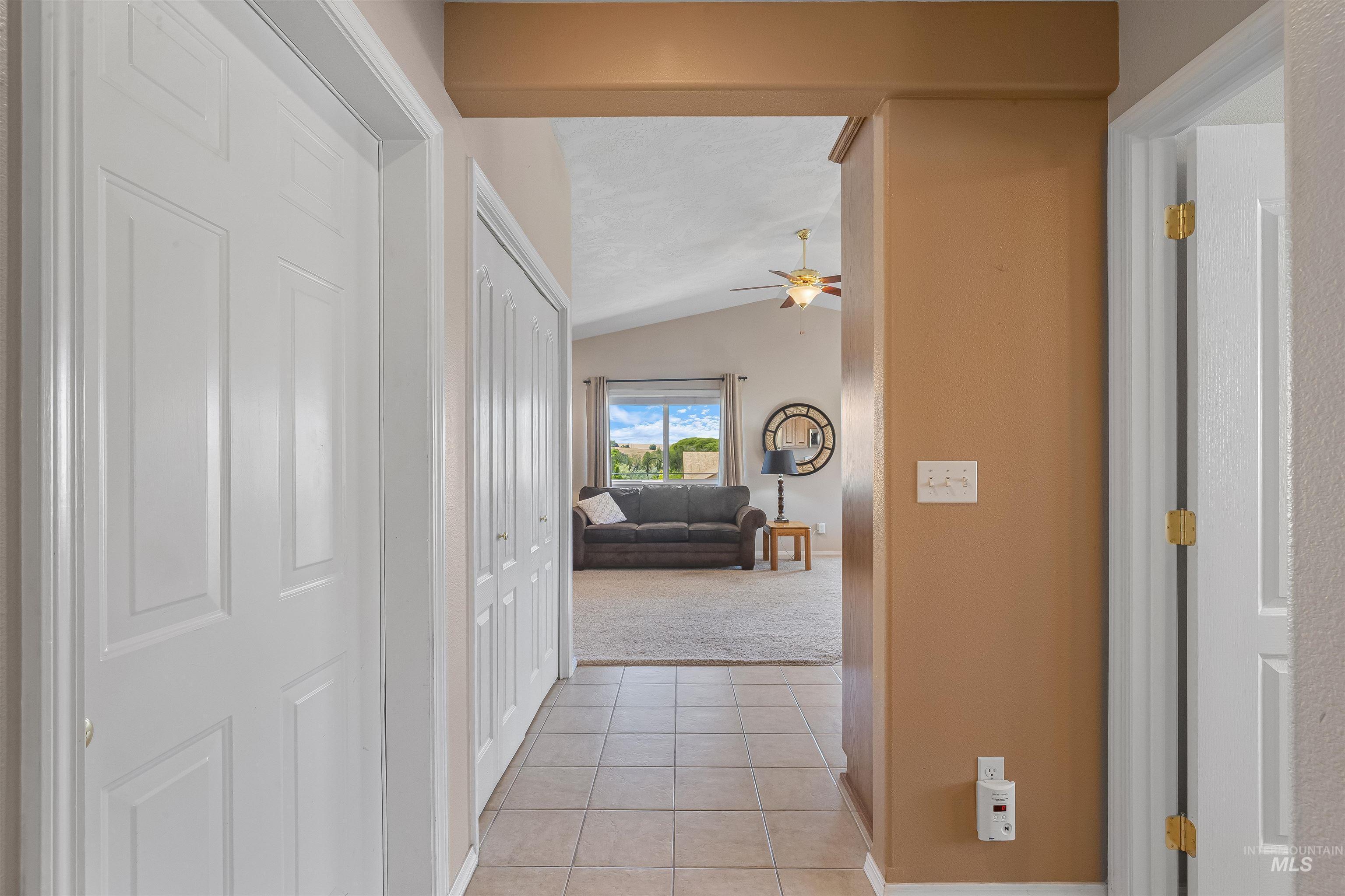 935 Grelle Avenue Lewiston, ID 83501 - Photo 11 of 33 Corridor featuring vaulted ceiling, light carpet, and light tile patterned floors