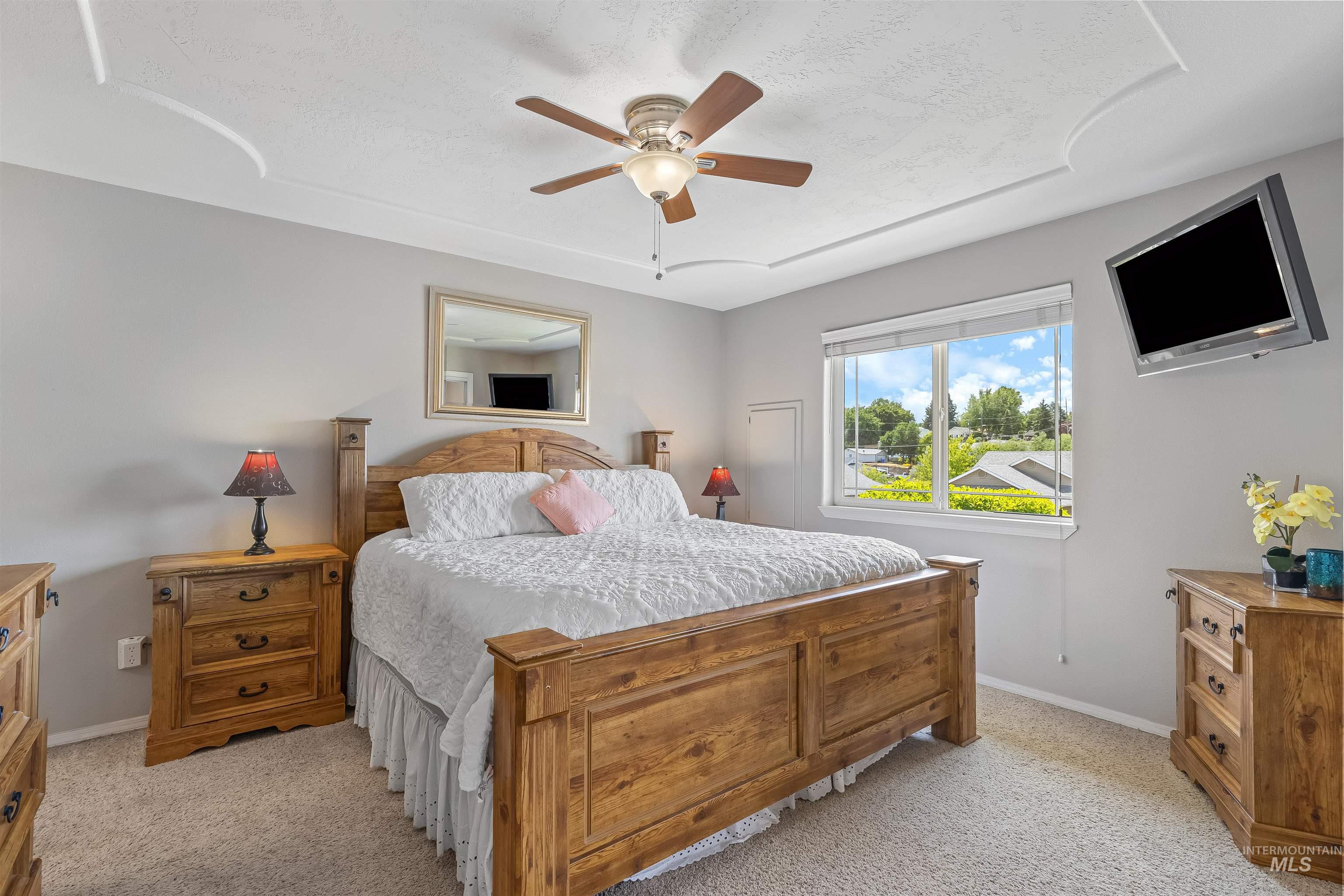 935 Grelle Avenue Lewiston, ID 83501 - Photo 22 of 33 Bedroom with light colored carpet and ceiling fan