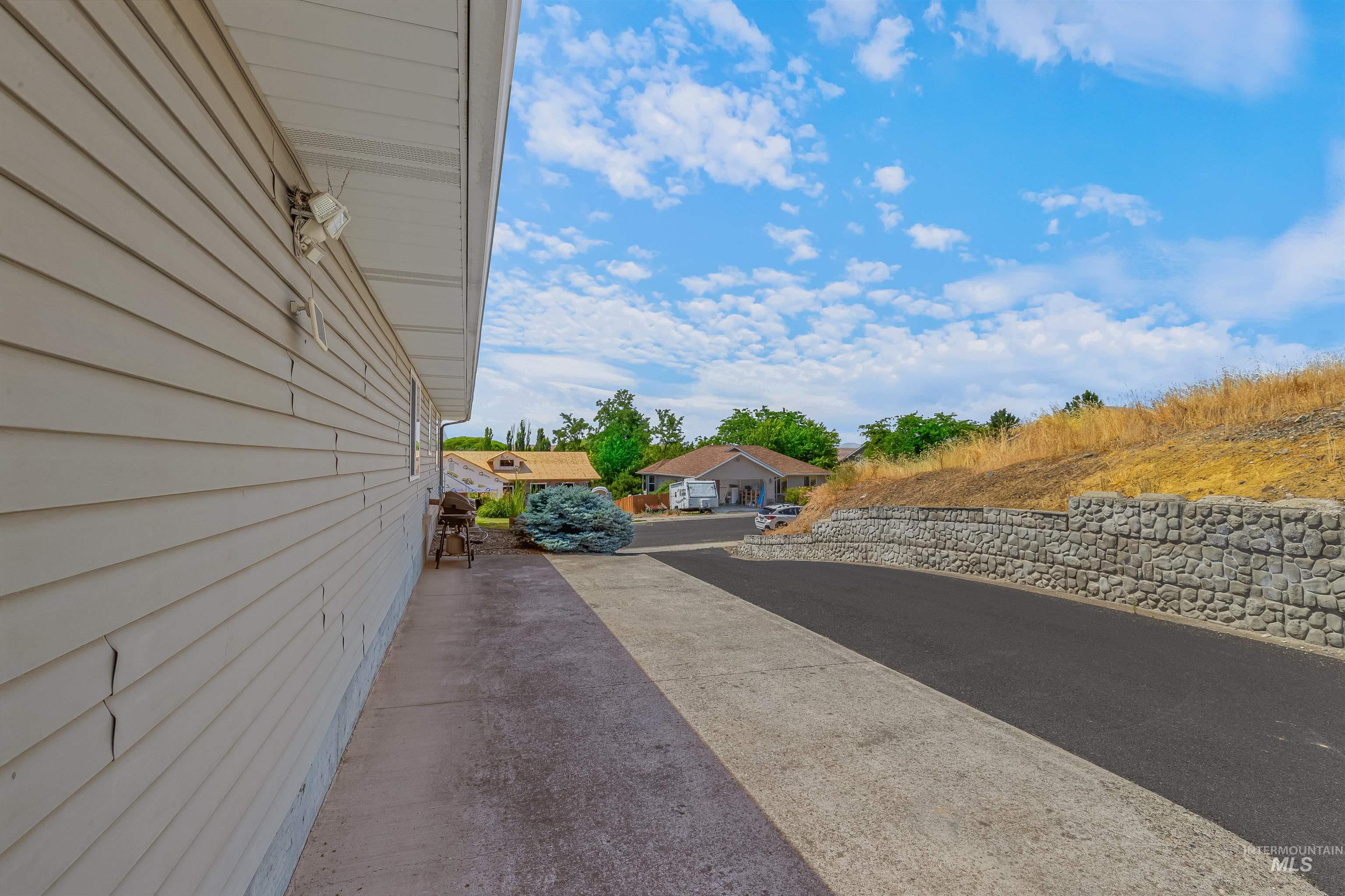 935 Grelle Avenue Lewiston, ID 83501 - Photo 32 of 33 View of road