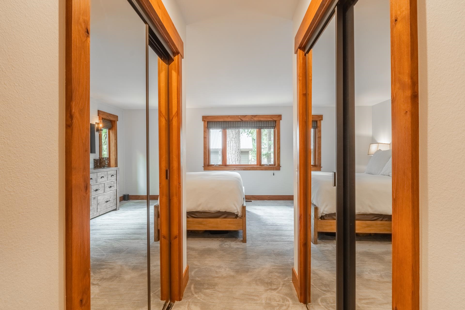 62 Cliff Circle Mammoth Lakes, CA 93546 - Photo 23 of 45 a view of living room