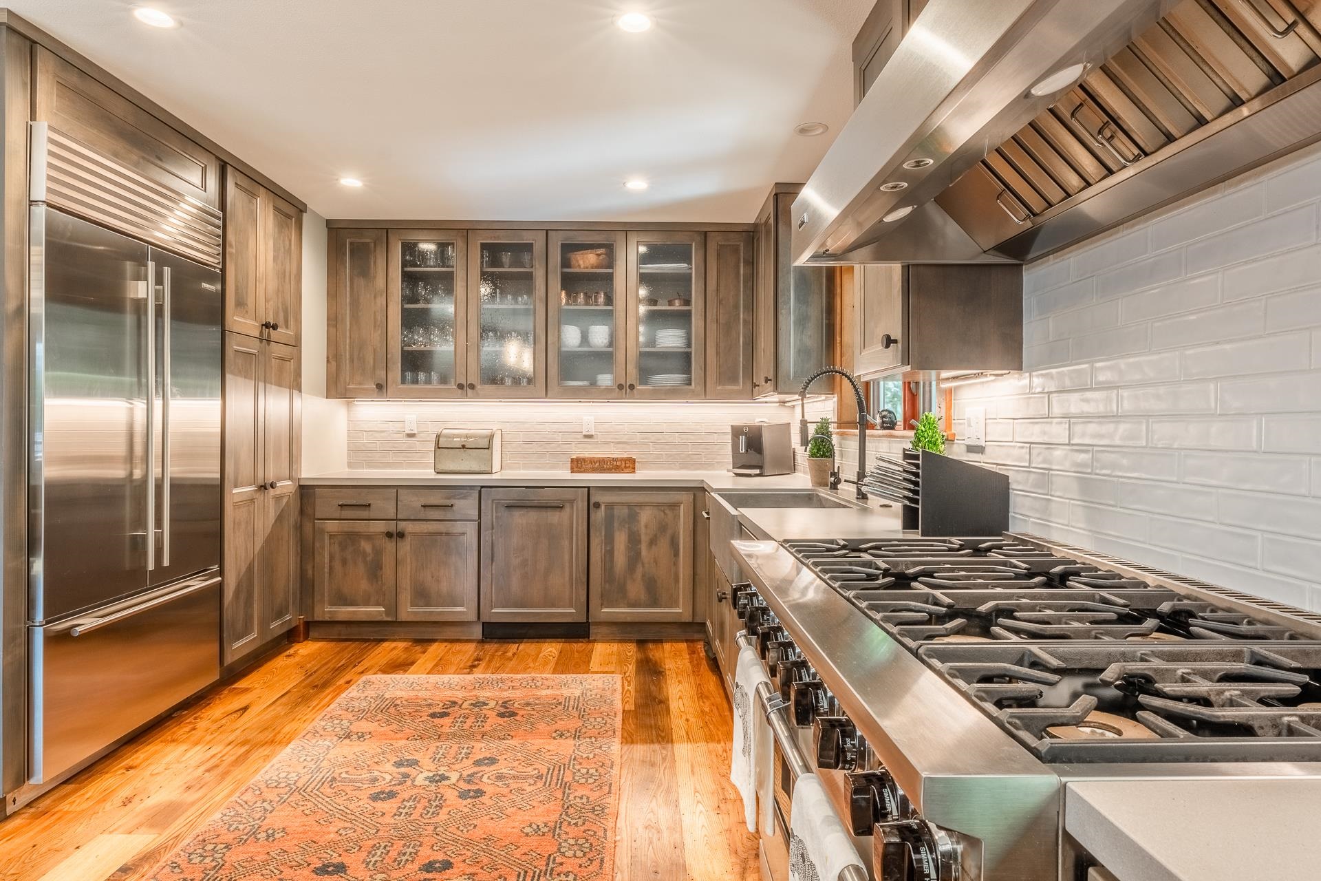 62 Cliff Circle Mammoth Lakes, CA 93546 - Photo 6 of 45 a kitchen with a stove a sink and a refrigerator