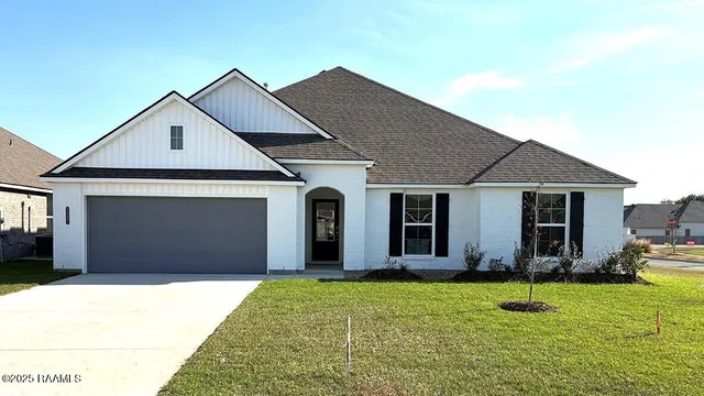 $301,500 | 3421 Magnolia Cv Court, Maurice, LA 70555
